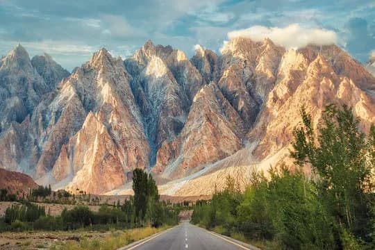 10 Days Hunza Skardu Tour by Road