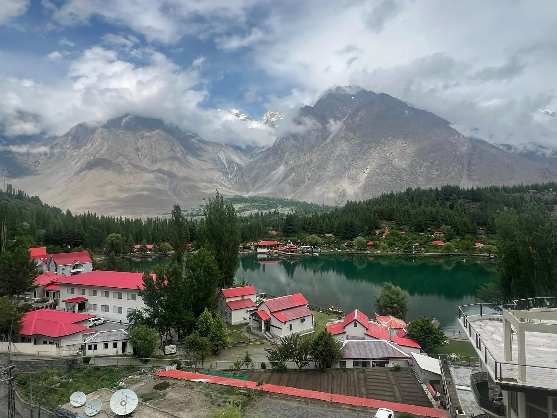 mountain lagoon skardu