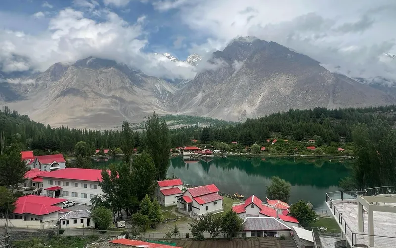 mountain lagoon skardu